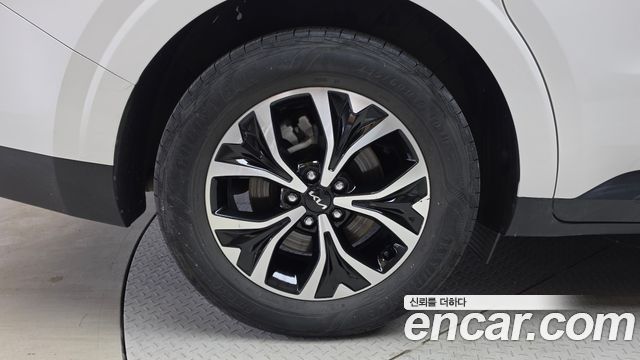 Kia Canival 2023 — photo 5