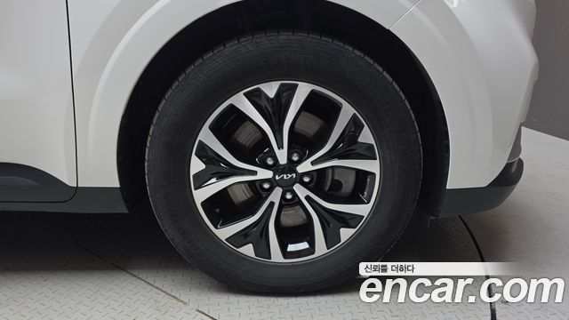 Kia Canival 2023 — photo 7