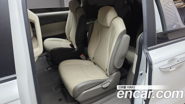 Kia Canival 2023 — photo 16