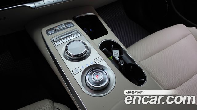 Genesis GV70 2023 — photo 12