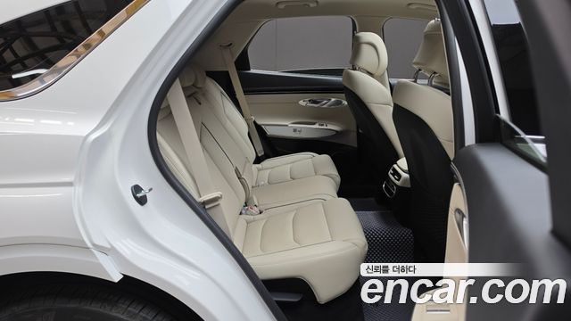 Genesis GV70 2023 — photo 17