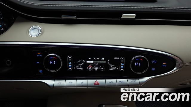 Genesis GV70 2023 — photo 23