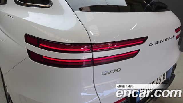 Genesis GV70 2023 — photo 9