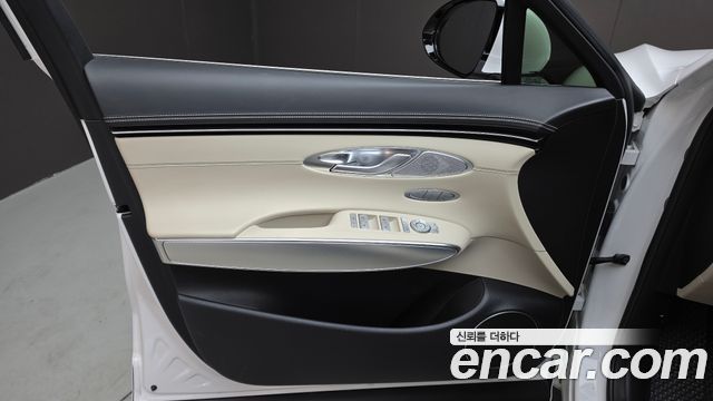 Genesis GV70 2023 — photo 14