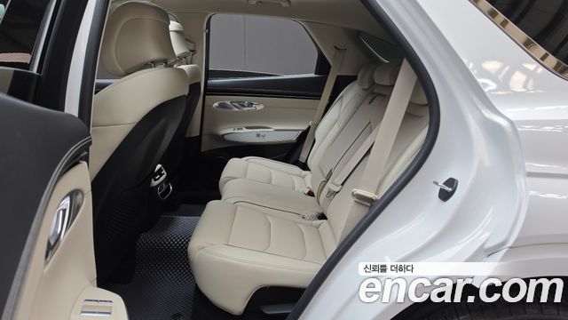 Genesis GV70 2023 — photo 16