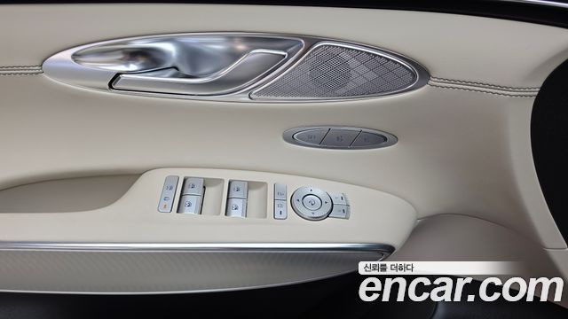 Genesis GV70 2023 — photo 30