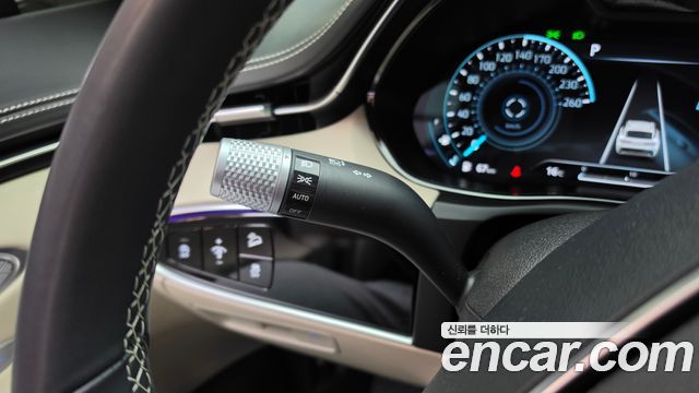 Genesis GV70 2023 — photo 32