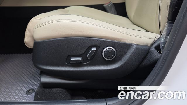 Genesis GV70 2023 — photo 34