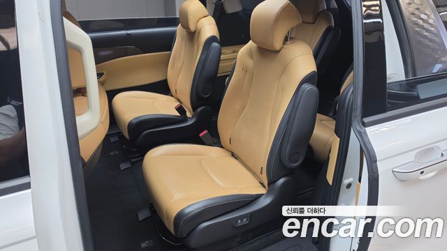 Kia Canival 2022 — photo 16