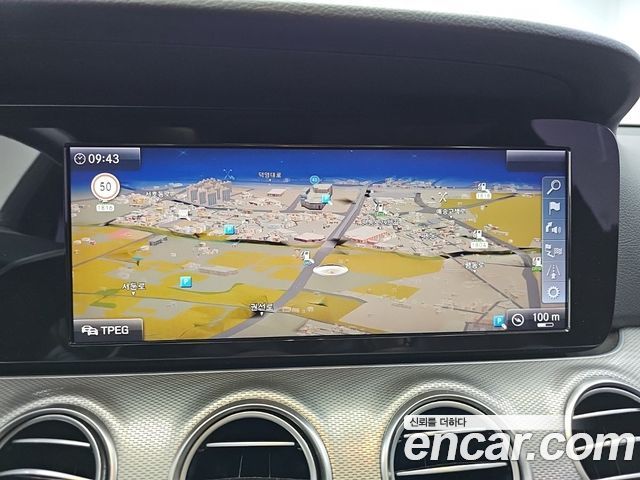 Mercedes-Benz E-Class 2018 — photo 15