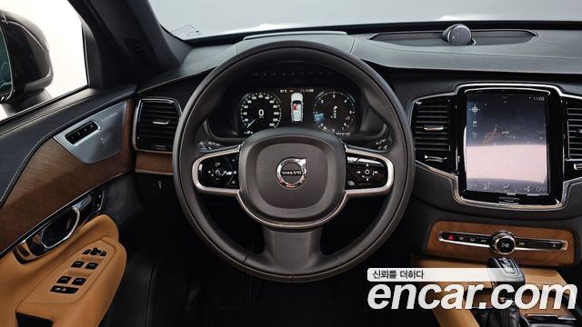 Volvo XC90 2017 — photo 12