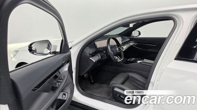 BMW 5-Series 2024 — photo 13