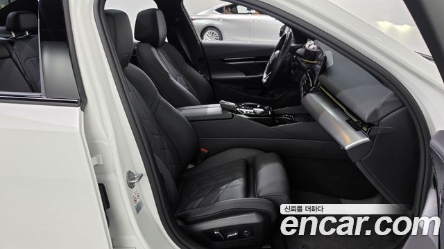 BMW 5-Series 2024 — photo 16