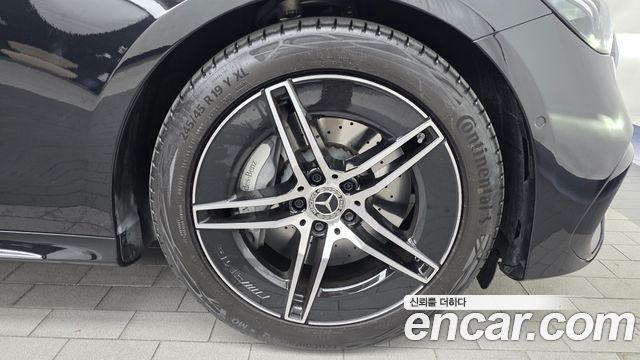 Mercedes-Benz E-Class 2026 — photo 7