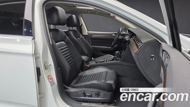 Volkswagen Passat 2018 — photo 11
