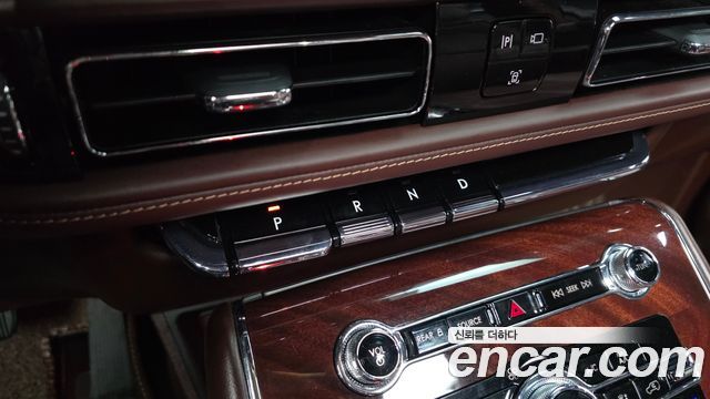 Lincoln Aviator 2022 — photo 9