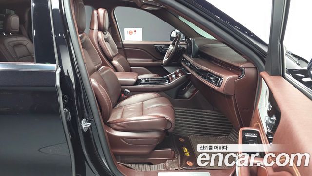 Lincoln Aviator 2022 — photo 11