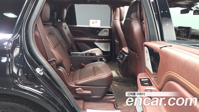 Lincoln Aviator 2022 — photo 12