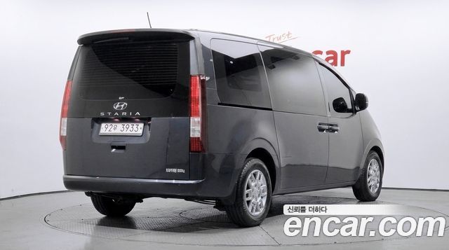 Hyundai Staria 2022 — photo 2