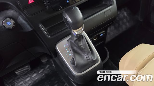 Hyundai Staria 2022 — photo 9