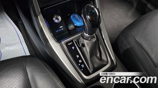 Hyundai AVANTE 2016 — photo 12