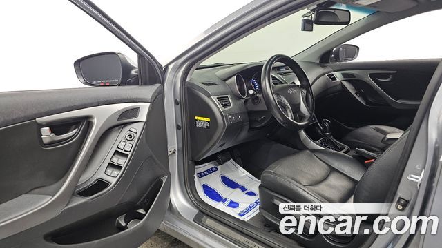 Hyundai AVANTE 2016 — photo 13