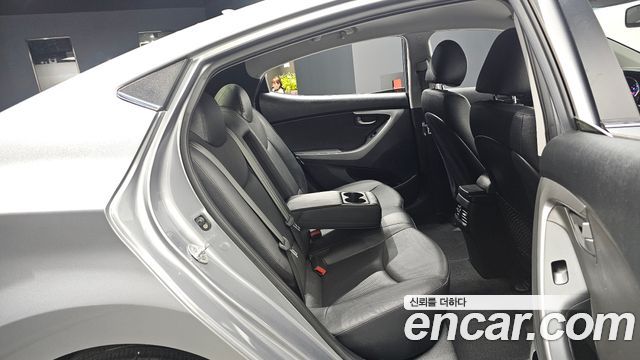 Hyundai AVANTE 2016 — photo 17