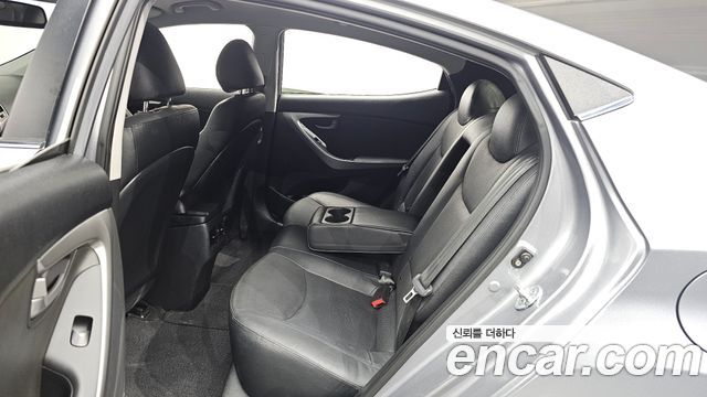 Hyundai AVANTE 2016 — photo 18