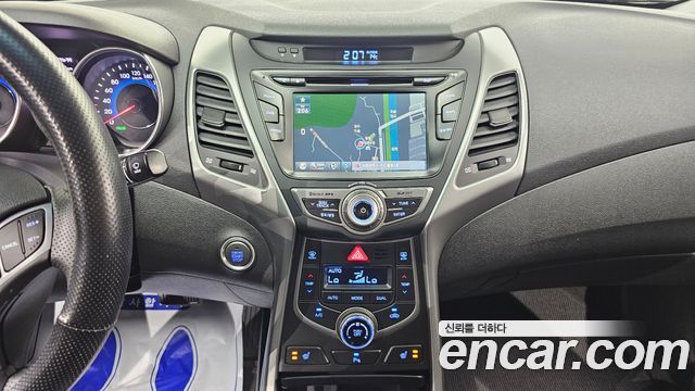 Hyundai AVANTE 2016 — photo 19