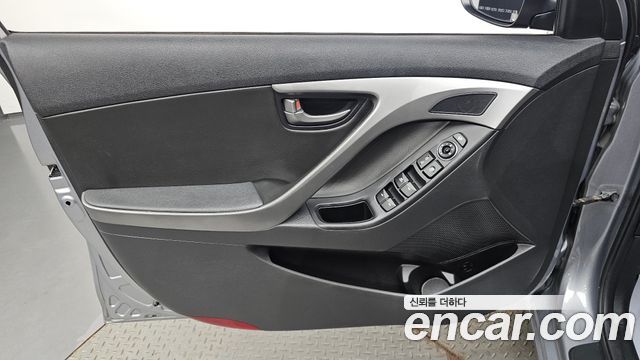 Hyundai AVANTE 2016 — photo 14