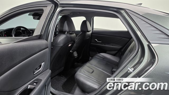 Hyundai AVANTE 2021 — photo 17