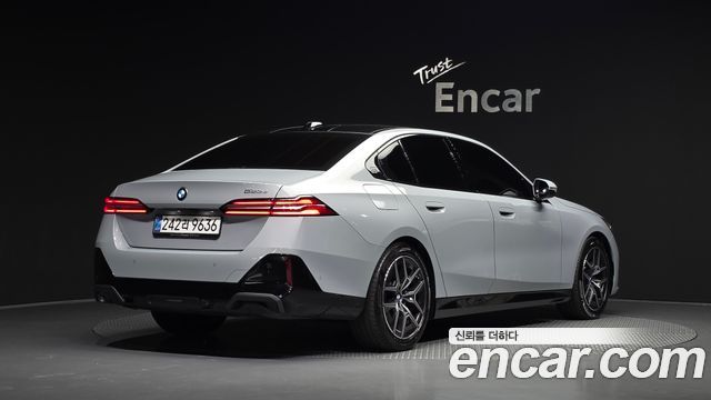 BMW 5-Series 2026 — photo 2