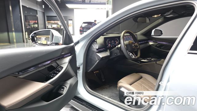 BMW 5-Series 2026 — photo 10