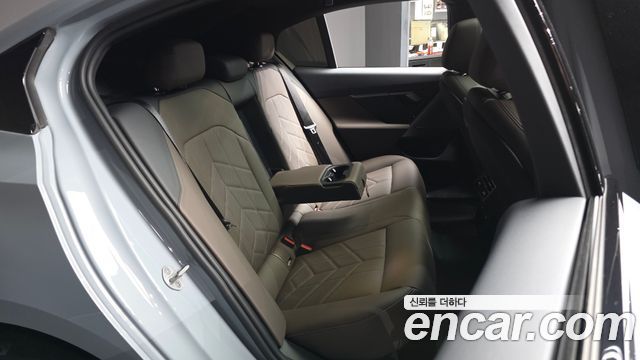 BMW 5-Series 2026 — photo 12