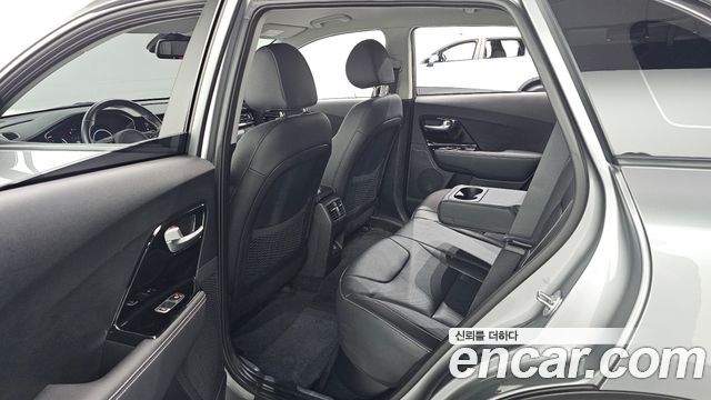 Kia Niro 2022 — photo 17