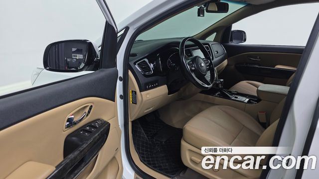 Kia Canival 2019 — photo 17