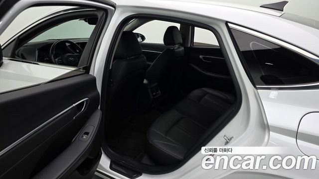 Hyundai Sonata 2022 — photo 16