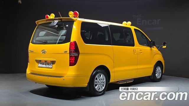 Hyundai Starex 2017 — photo 2