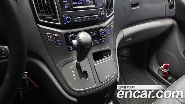 Hyundai Starex 2017 — photo 12