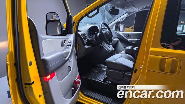 Hyundai Starex 2017 — photo 13