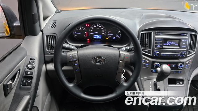Hyundai Starex 2017 — photo 19