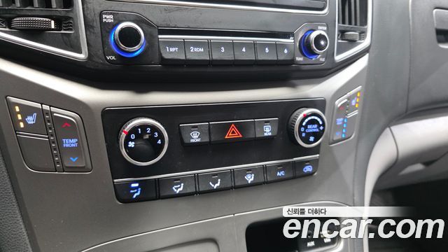 Hyundai Starex 2017 — photo 21