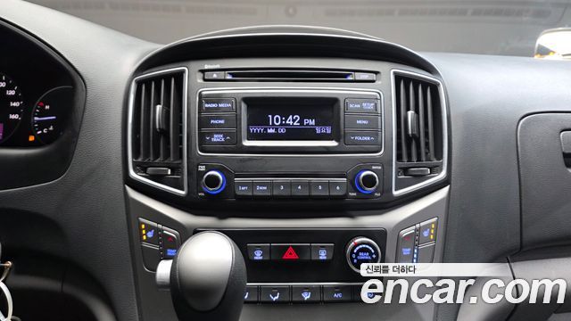 Hyundai Starex 2017 — photo 28