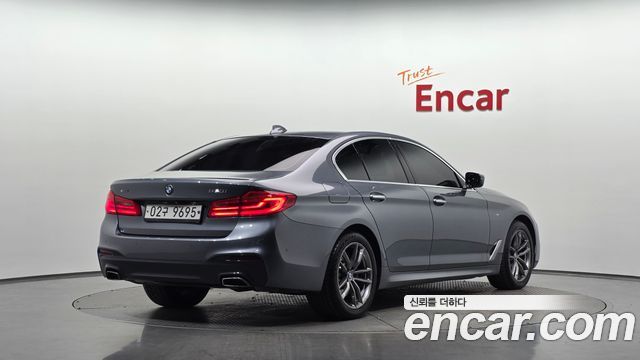 BMW 5-Series 2018 — photo 2