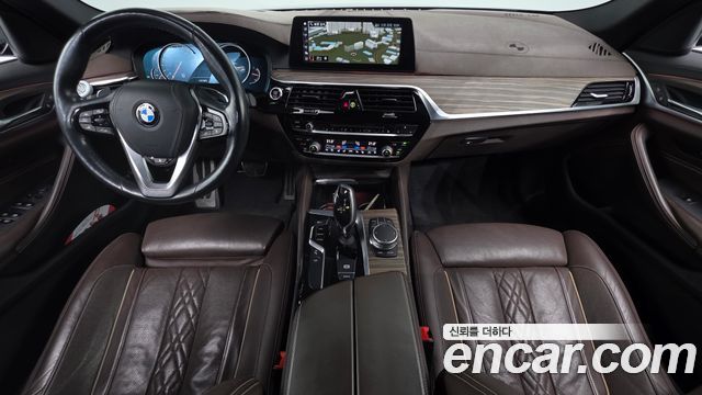 BMW 5-Series 2018 — photo 10