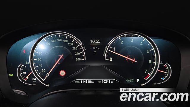 BMW 5-Series 2018 — photo 11