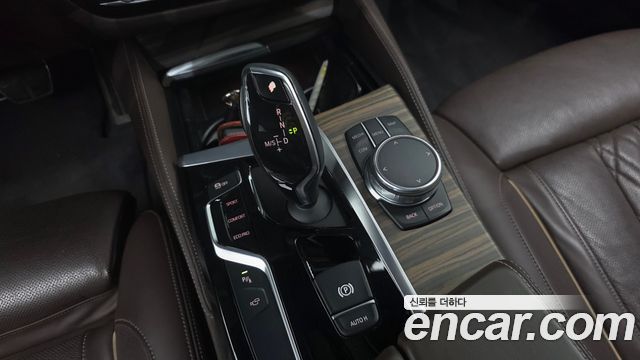 BMW 5-Series 2018 — photo 12
