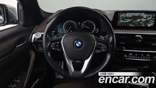 BMW 5-Series 2018 — photo 19
