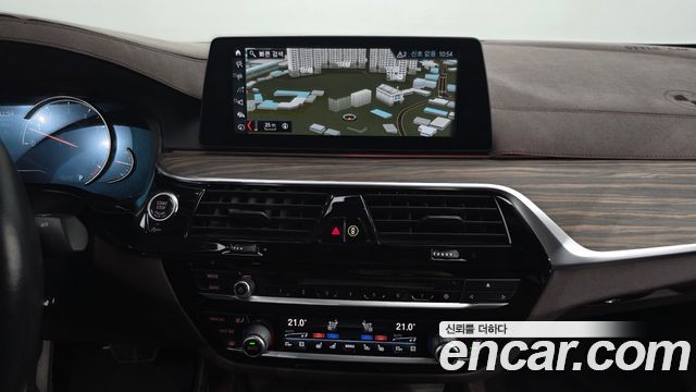 BMW 5-Series 2018 — photo 20