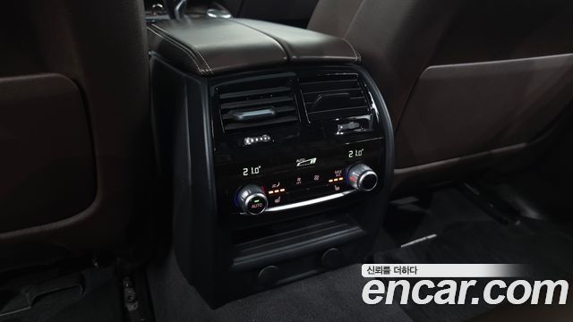 BMW 5-Series 2018 — photo 25